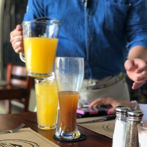 Michelada de Pepita y Jugo de Naranja para iniciar