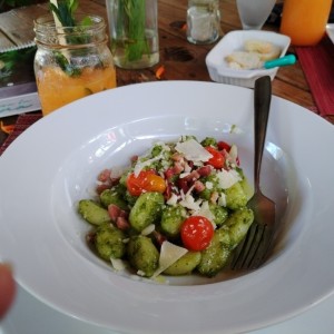 Gnocchi al pesto