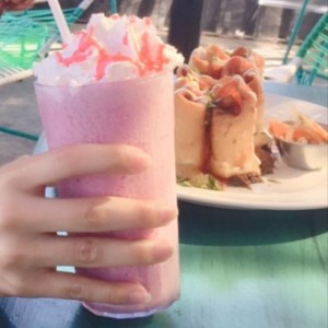 frozen de fresa y taquitos carmela