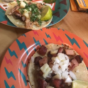 tacos al pastor y tacos de chuleta