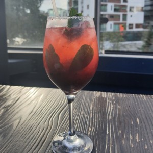 Gin de berries (Q25 all you can cocktail los jueves) 