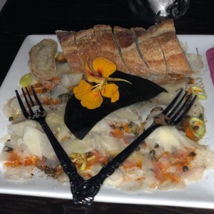 carpaccio de róbalo