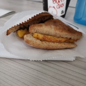 pan con frijol y huevo