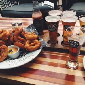 sampler y aros de cebolla 