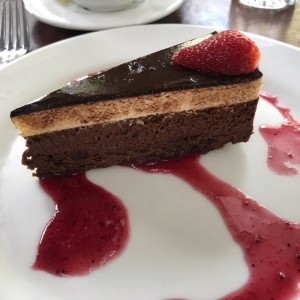 pastel de tres chocolates