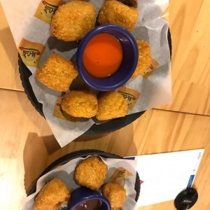 Boneless, Dedos de Queso, Papas Fritas y Aros de Cebolla