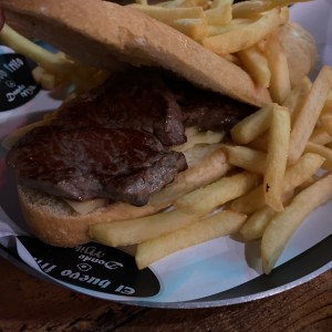 Pepito de Lomito con Queso Manchego