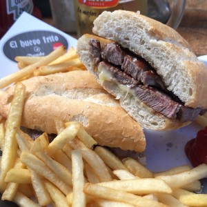 Pepito de lomito con queso manchego