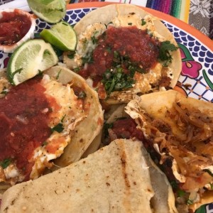 Tacos al pastor con queso