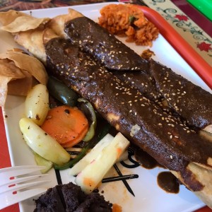 Flautas en mole poblano