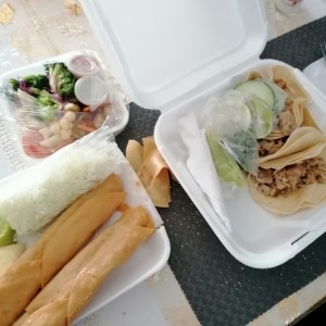 Tacos de carnitas y flautas