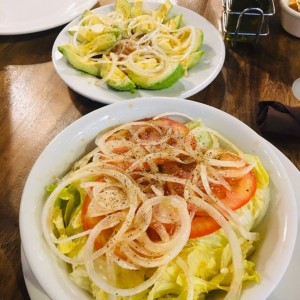 Ensalada aguacate/ lechuga y tomate