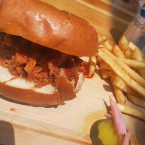 pulled pork sandwich