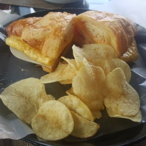croissant queso y jamón 