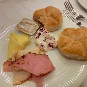 Jamones y quesos, queso crema con Cranberries