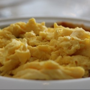 chilaquiles con huevo revuelto