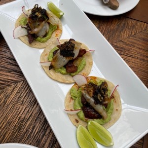 Tacos de chicharron de lomito
