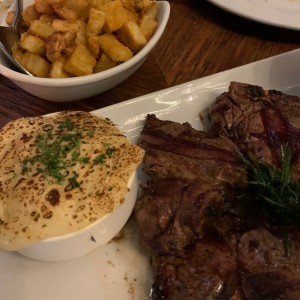 LOS CONQUISTADORES - T-BONE DE CORDERO