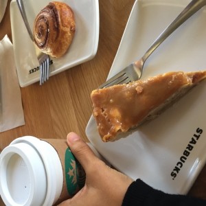 apple pie y cinnamon roll