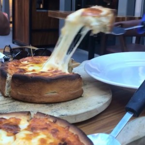 Deep dish de pollo