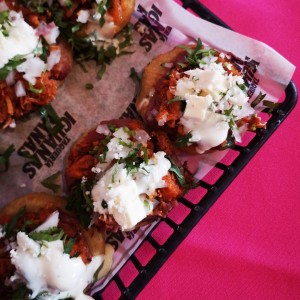 Las Botanas - Sopes de Chicharrón