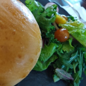 Hamburguesas - BBQ Burger con ensalada