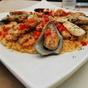 Paella con mejillones.