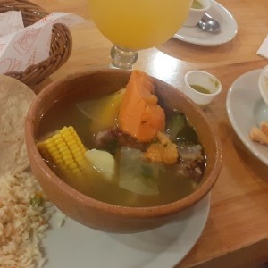 cocido (caldo de res)