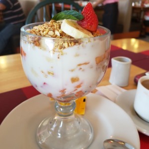 fruta con yogurt