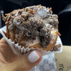 dona con brownie y dulce de leche