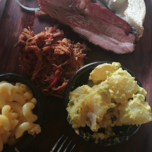 2 meats plate - costilla y pulled pork con mac&cheese y papas.