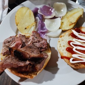 hamburguesa de puyaso y lomito