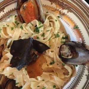 Pasta Papardelle Con Mejillones Lomito Portobello