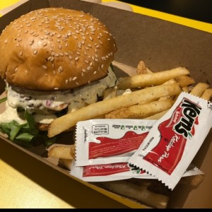 Buger con queso gorgonzola 
