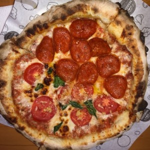 Mitad Pepoeroni y mitad Margherita 