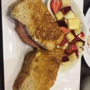 sándwich jamón y huevo 