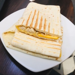 Pan con pollo y queso