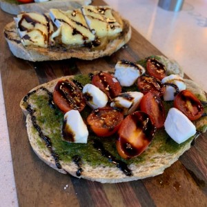 Toasts - Con pesto