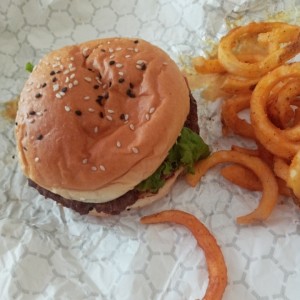 hamburguesa clasica, papas