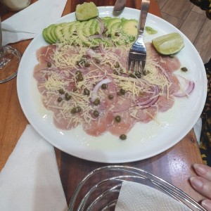 carpaccio lomito y aguacate 