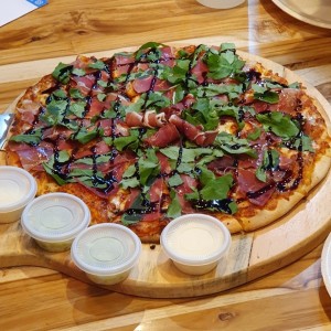 Pizzas Bistro - Prosciutto y arugula