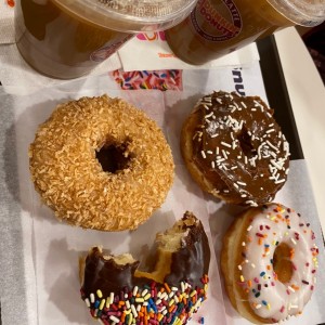ice coffe y donas