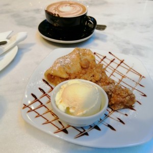 Apple crumble pie