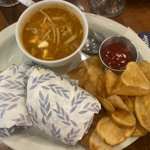 Lunch Wrap con sopa de tortilla 