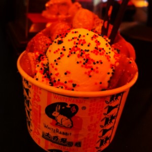 Mini waffle con helado de white rabbit