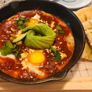 Shakshuka con aguacate