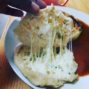 Pupusas de queso con loroco