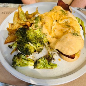 Huevos rotos con cordero