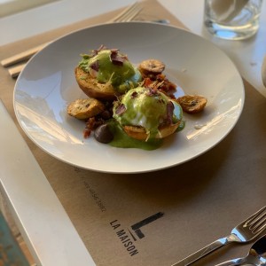 Benedictinos con salsa holandesa de chipilin