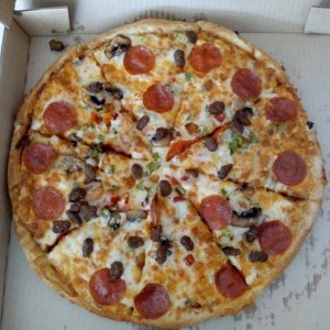Pizza grande especialidad Suprema
